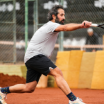 Teciomar Abila alerta para as lesões mais comuns no tênis e os treinos que previnem riscos.