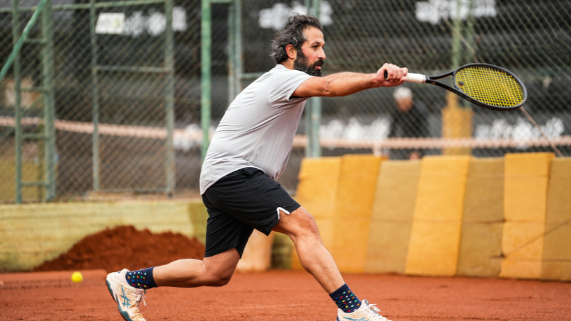 Teciomar Abila alerta para as lesões mais comuns no tênis e os treinos que previnem riscos.