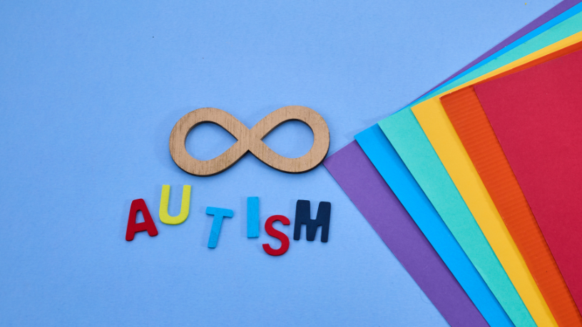 Com sensibilidade e clareza, Alexandre Costa Pedrosa aborda os desafios e potencialidades das pessoas neuroatípicas na vida cotidiana.