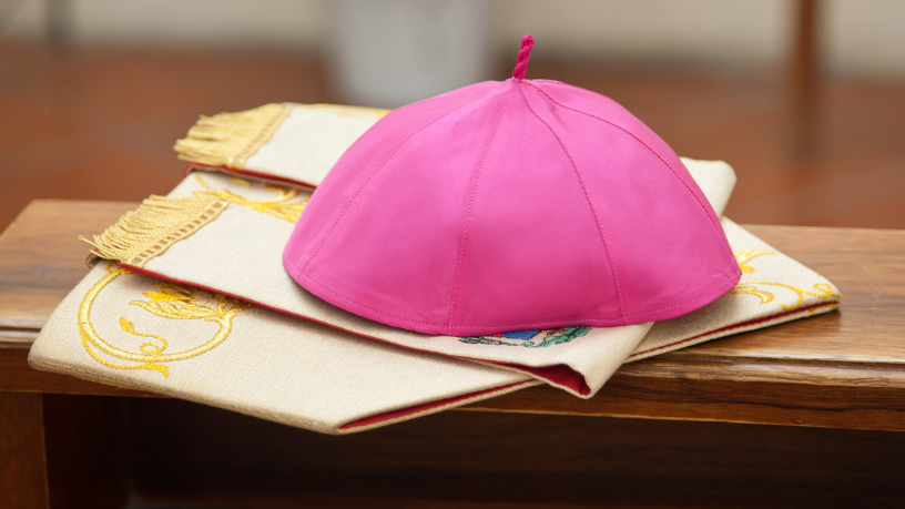 A importância do Papa como líder e símbolo de unidade na Igreja Católica, segundo Jose Eduardo De Oliveira e Silva.