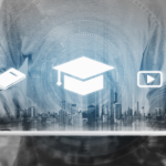 Em um cenário de excesso informacional, Gustavo Morceli analisa como as escolhas pedagógicas e o uso consciente da tecnologia podem transformar a escola em um espaço de pensamento crítico.