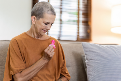 Vinicius Tadeu Sattin Rodrigues explica os sintomas mamários e o momento em que a mamografia deixa de ser apenas rastreamento de rotina.